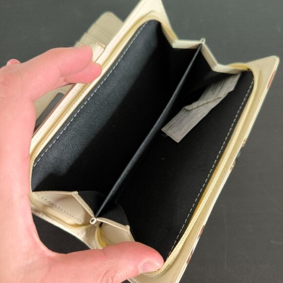 Shag Wear Canada Embossed Clock Quirky Novelty Colorful Wallet - Picture 7 of 9